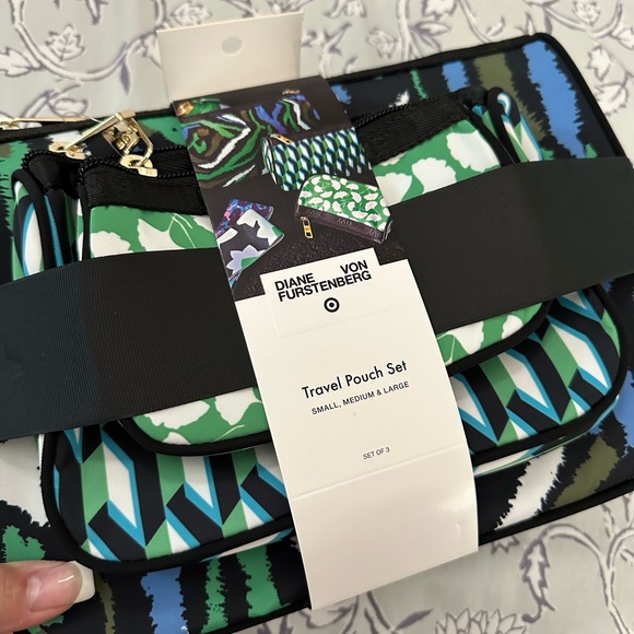 Diane Vonfurstenberg travel bag set - Picture 4 of 7